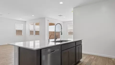Kitchen - 9453 S Caballo Dr, Apache Junction, AZ 85120 photo 3 of 9