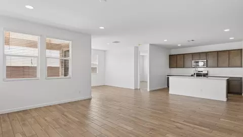 Living - 9453 S Caballo Dr, Apache Junction, AZ 85120 photo 3 of 7