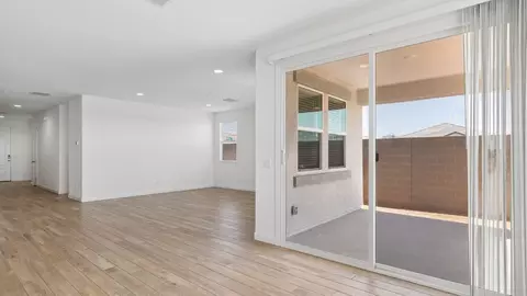 Living - 9453 S Caballo Dr, Apache Junction, AZ 85120 photo 5 of 7