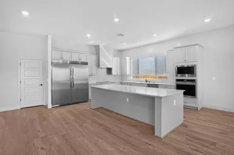 Kitchen - 960 Summit Way W, Madera, CA 93636 photo 1 of 6