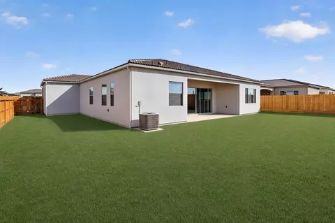 Exterior - 960 Summit Way W, Madera, CA 93636 photo 2 of 5