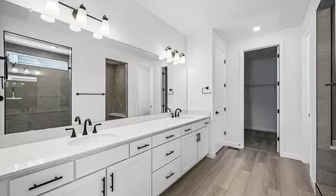Bath - 16729 Starfall Dr, Monument, CO 80132 photo 2 of 3