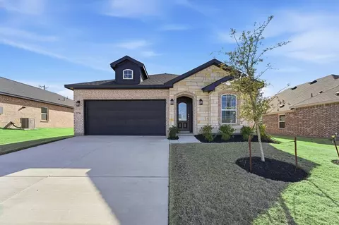2716 Steeplechase Dr, Sherman, TX 75092