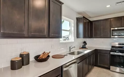 Kitchen - 13716 Sunlight Meadow Dr, Riverview, FL 33578 photo 2 of 5