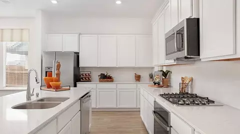 Kitchen - 1353 Saddle Sky Trl, Haslet, TX 76052 photo 4 of 6