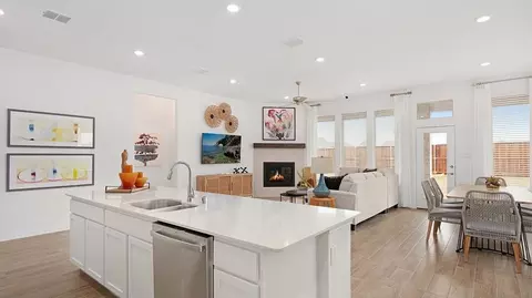 Kitchen - 1353 Saddle Sky Trl, Haslet, TX 76052 photo 5 of 6