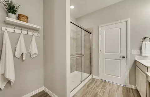 Bath - 3304 Goshawk Dr, Denton, TX 76208 photo 2 of 3