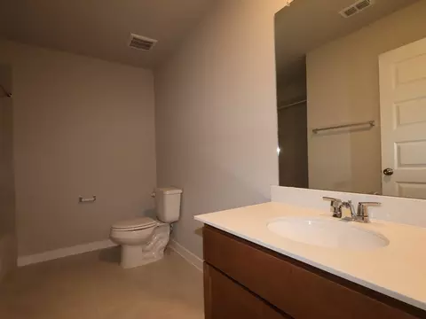 Bath - 12304 Setting Peak Ln, Buda, TX 78610 photo 3 of 3