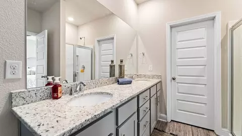 Bath - 1236 Provision Blvd, Mobile, AL 36608 photo 6 of 8