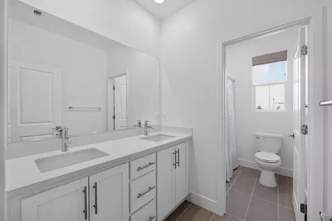 Bath - 2903 Penelope St, Tracy, CA 95377 photo 4 of 5