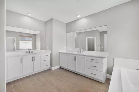 Bath - 2903 Penelope St, Tracy, CA 95377 photo 2 of 5