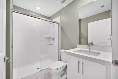 Bath - 2903 Penelope St, Tracy, CA 95377 photo 5 of 5