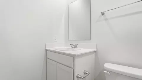 Bath - 2100 Overlook Way, Newark, OH 43055 photo 2 of 9