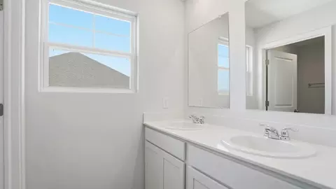 Bath - 2100 Overlook Way, Newark, OH 43055 photo 5 of 9