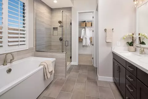 Bath - 1634 E Caleb Rd, Phoenix, AZ 85085 photo 1 of 5