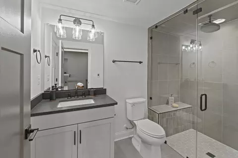 Bath - 1406 Marcella St, Charlottesville, VA 22911 photo 15 of 22