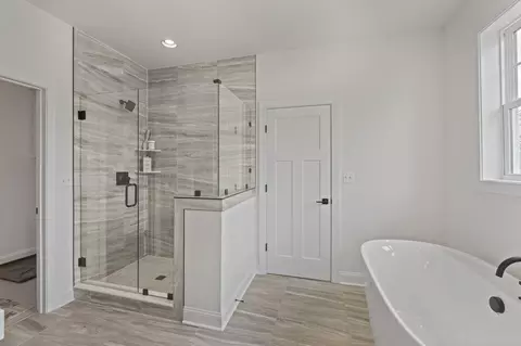 Bath - 1406 Marcella St, Charlottesville, VA 22911 photo 5 of 22
