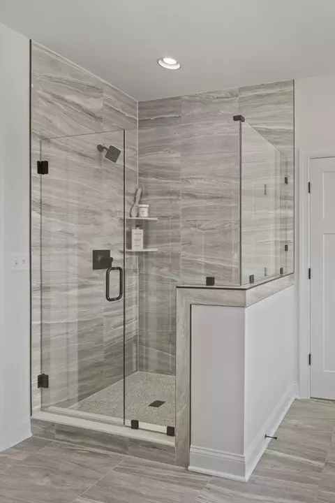 Bath - 1406 Marcella St, Charlottesville, VA 22911 photo 6 of 22