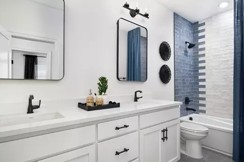 Bath - 2468 Black Stallion St, Tracy, CA 95377 photo 1 of 4