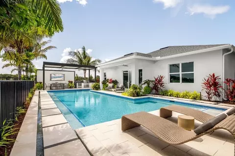 Exterior - 3010 68th St, Vero Beach, FL 32967 photo 2 of 4
