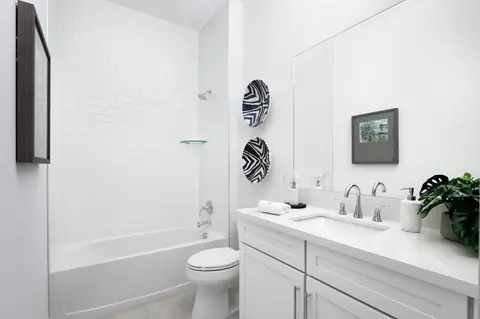Bath - 3010 68th St, Vero Beach, FL 32967 photo 2 of 2