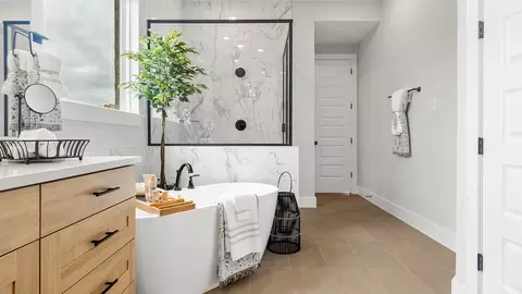 Bath - 412 Ridgewell Loop, Georgetown, TX 78633 photo 3 of 6