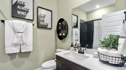 Bath - 412 Ridgewell Loop, Georgetown, TX 78633 photo 4 of 6