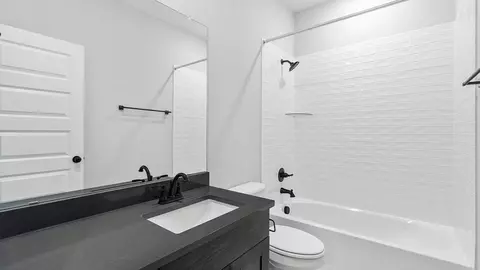Bath - 412 Ridgewell Loop, Georgetown, TX 78633 photo 5 of 6