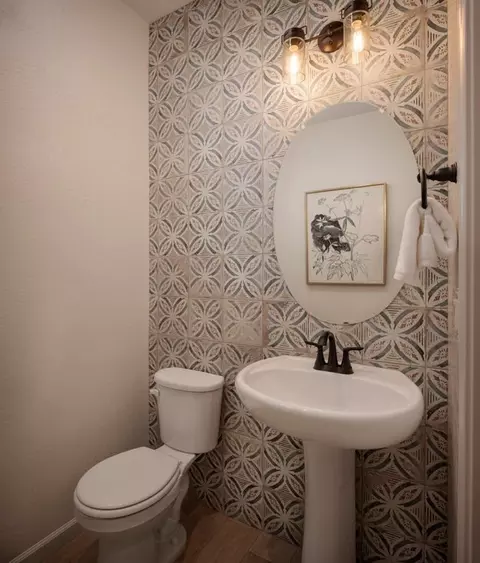 Bath - 2512 Weston Ave, Sanger, CA 93657 photo 2 of 4