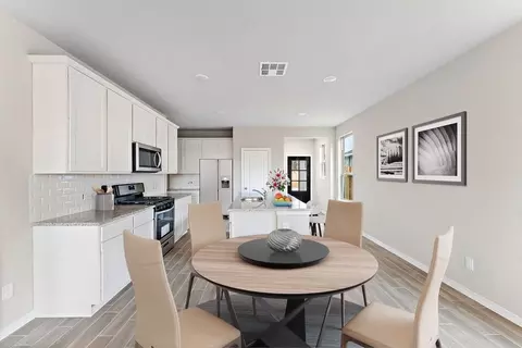 653 Pomegranate Ln, La Marque, TX 77568