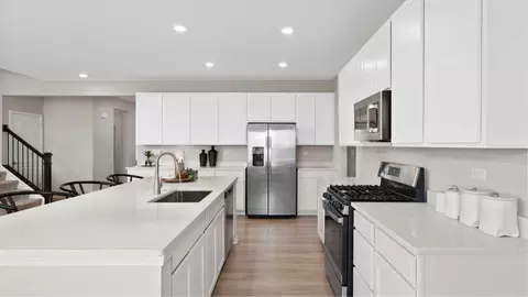 Kitchen - 1000 Waterford St, Algonquin, IL 60102 photo 4 of 4