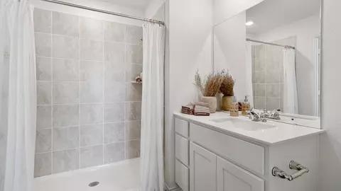 Bath - 1412 Sequoia Park, Adkins, TX 78101 photo 5 of 5