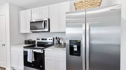 Kitchen - 1412 Sequoia Park, Adkins, TX 78101 photo 10 of 13