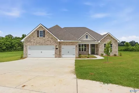 201 Applewood Ct, Huntsville, AL 35811