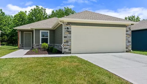 19451 Lincoln St, Spring Hill, KS 66083