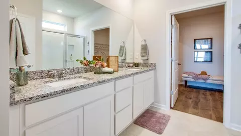 Bath - 7610 Anglebrook Rd S, Mobile, AL 36695 photo 1 of 3