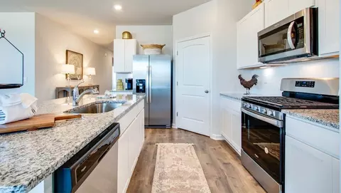 Kitchen - 7610 Anglebrook Rd S, Mobile, AL 36695 photo 2 of 4