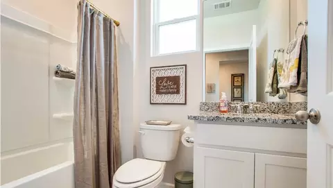 Bath - 7610 Anglebrook Rd S, Mobile, AL 36695 photo 2 of 3