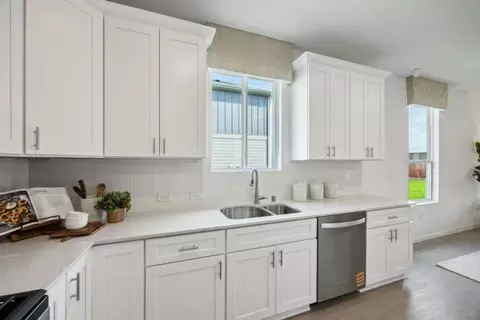 Kitchen - 207 Ruby Ford Dr, Cove, TX 77523 photo 2 of 4