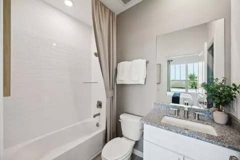 Bath - 207 Ruby Ford Dr, Cove, TX 77523 photo 2 of 4