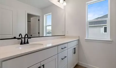 Bath - 5394 N Saddle Stone Dr, Eagle Mountain, UT 84005 photo 2 of 13