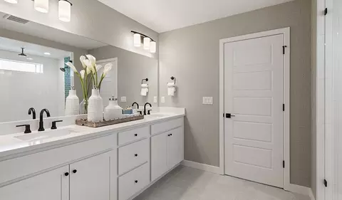 Bath - 5394 N Saddle Stone Dr, Eagle Mountain, UT 84005 photo 9 of 13