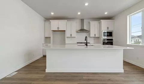 Kitchen - 5394 N Saddle Stone Dr, Eagle Mountain, UT 84005 photo 4 of 7