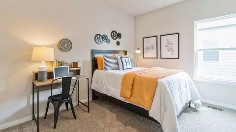 Bedroom - Sanden Rd NE, Cedar Rapids, IA 52411 photo 7 of 8