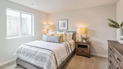 Bedroom - Sanden Rd NE, Cedar Rapids, IA 52411 photo 8 of 8