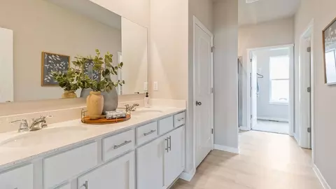 Entry Way - Sanden Rd NE, Cedar Rapids, IA 52411 photo 3 of 3
