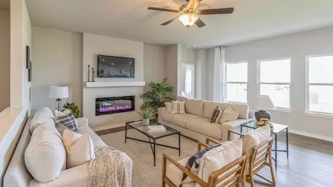 Living - Sanden Rd NE, Cedar Rapids, IA 52411 photo 2 of 5