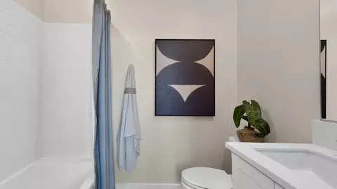 Bath - 961 Treble, Irvine, CA 92618 photo 3 of 4