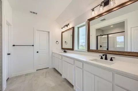 Bath - 11428 Wulstone Rd, Haslet, TX 76052 photo 3 of 9