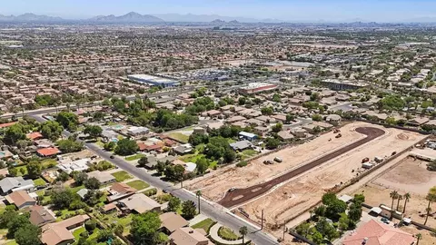 View/Area - 1419 E Harwell Rd, Phoenix, AZ 85042 photo 3 of 12